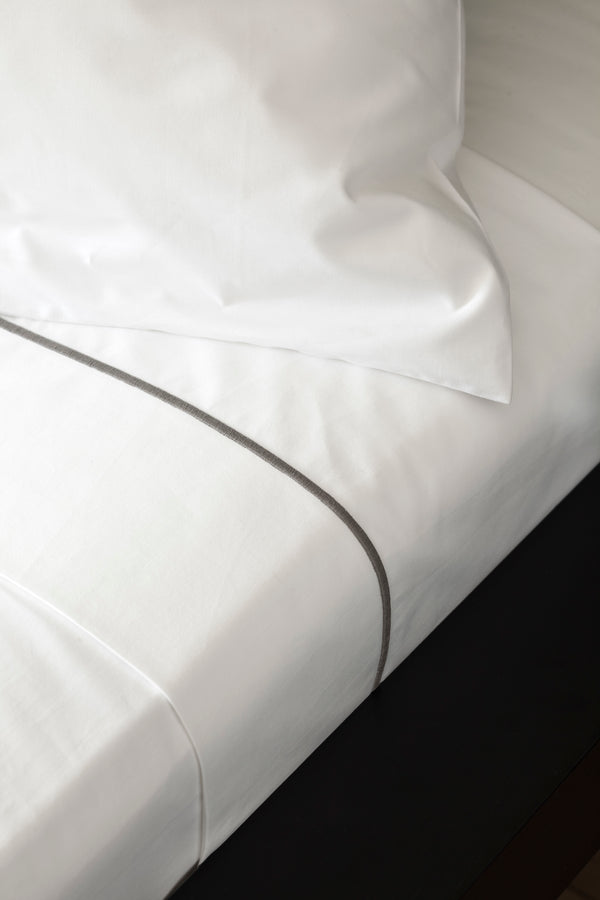 Flat Sheet 1 or 2 persons in Egyptian Cotton offering an incredible softness and quality