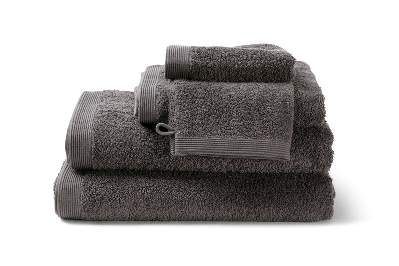 Modern cotton towel in grey charcoal from the « Como » collection